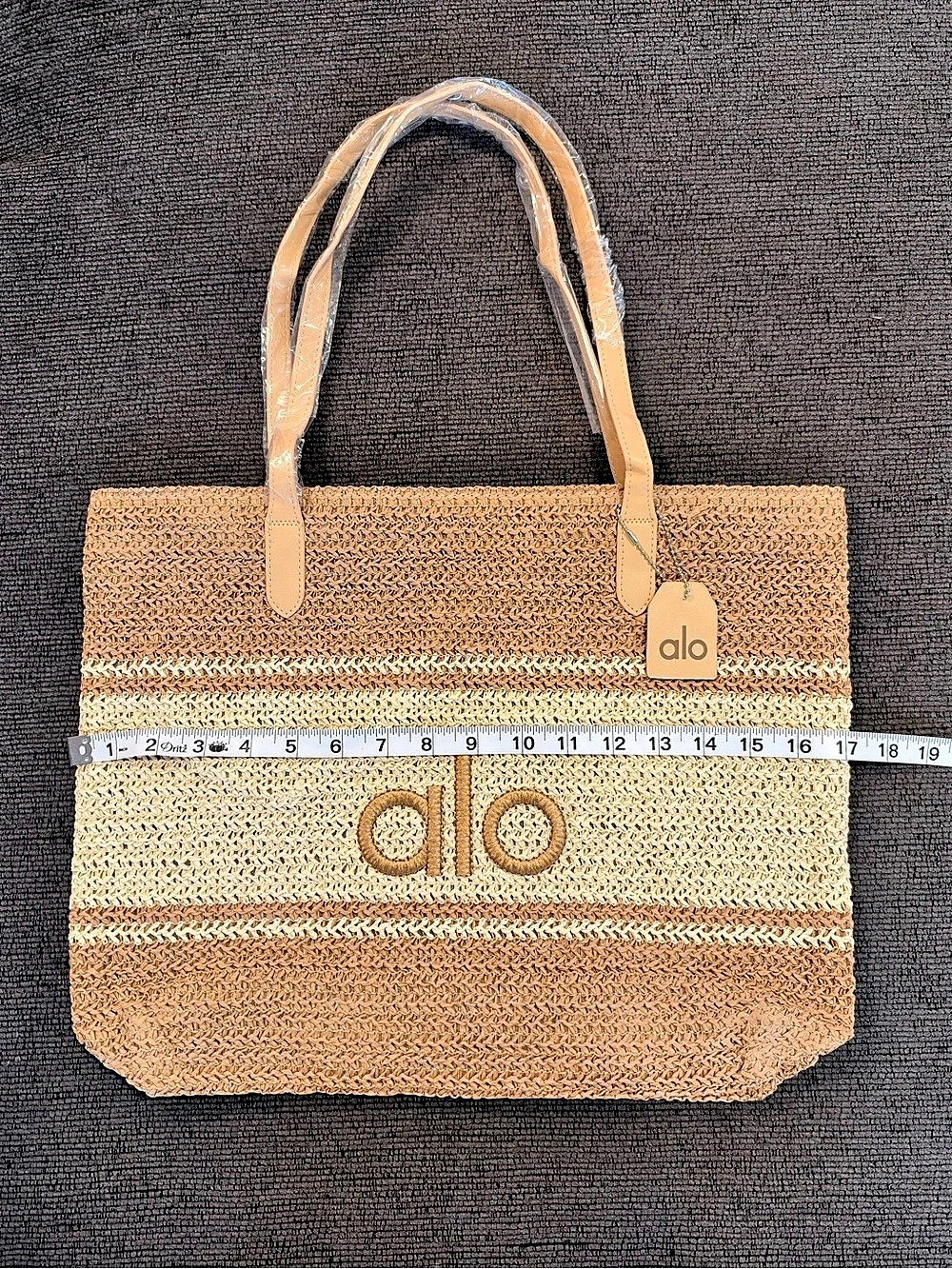 Alo Yoga Woven Straw Tote Bag – Tan Cream Two Tone Large Beach Shoulder Bag - Picture 4 of 9